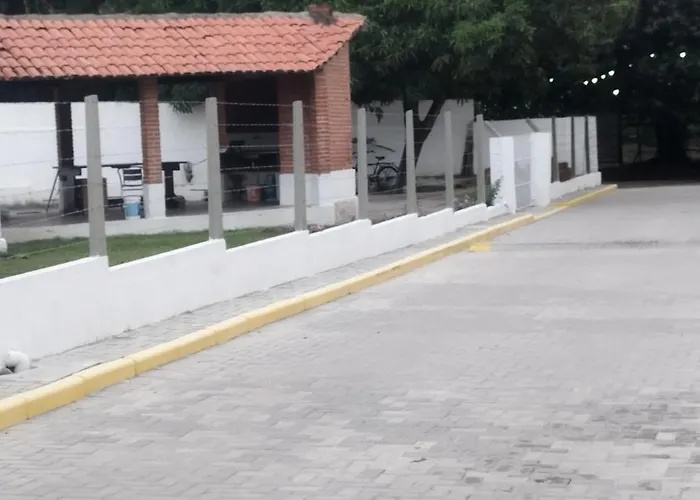 Casa De Condominio Para 6 Pessoas, Tudo A Pe, Perto Do Centro E Piscinas Naturais